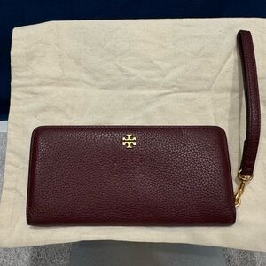 Tory Burch wristlet wallet